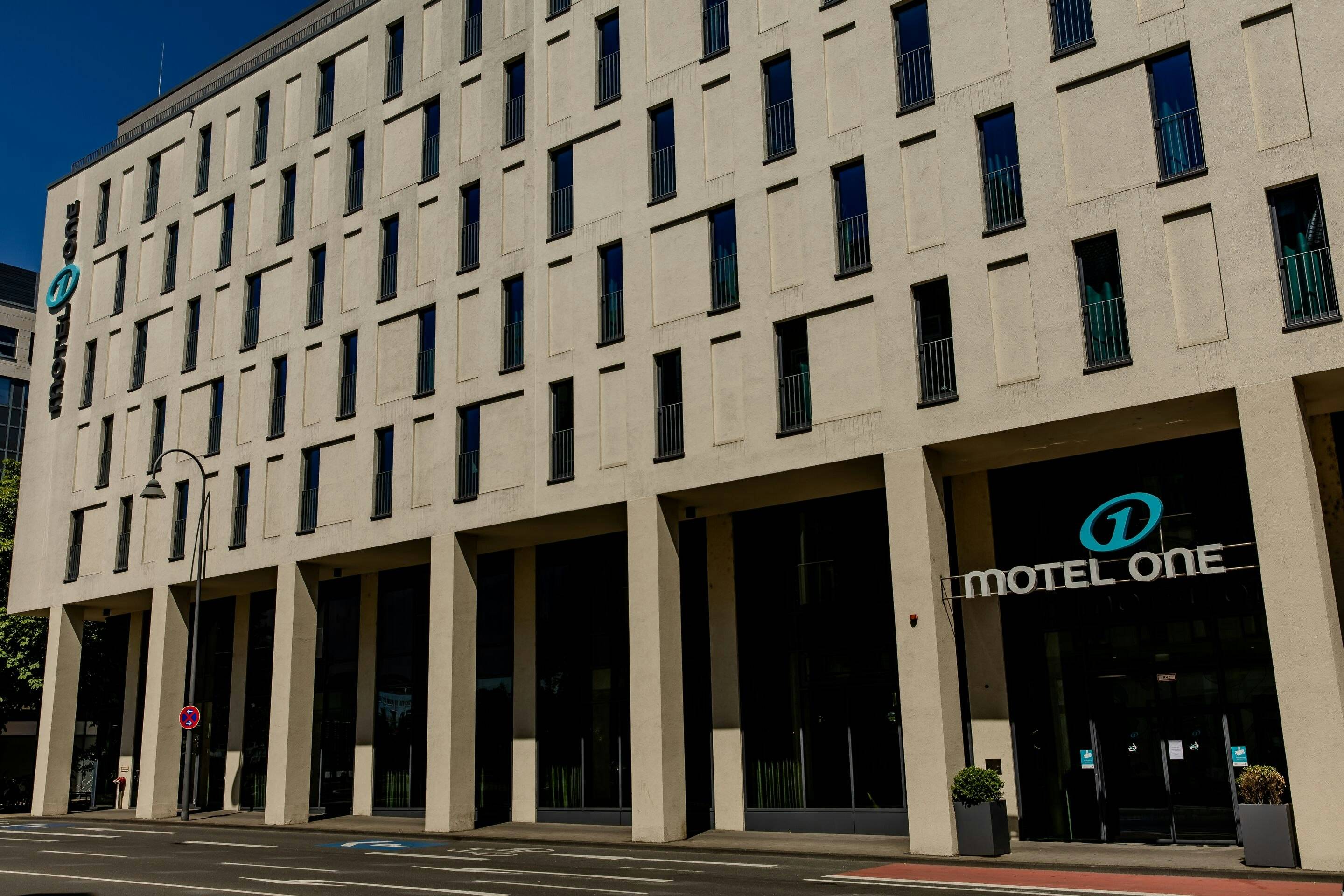 Motel One Köln-Mediapark 1