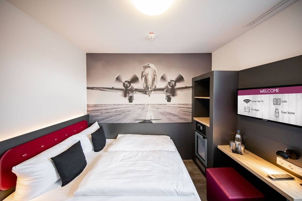 SMARTY Airport Cologne Hotel - KONTAKTLOSER SELF CHECK-IN 1