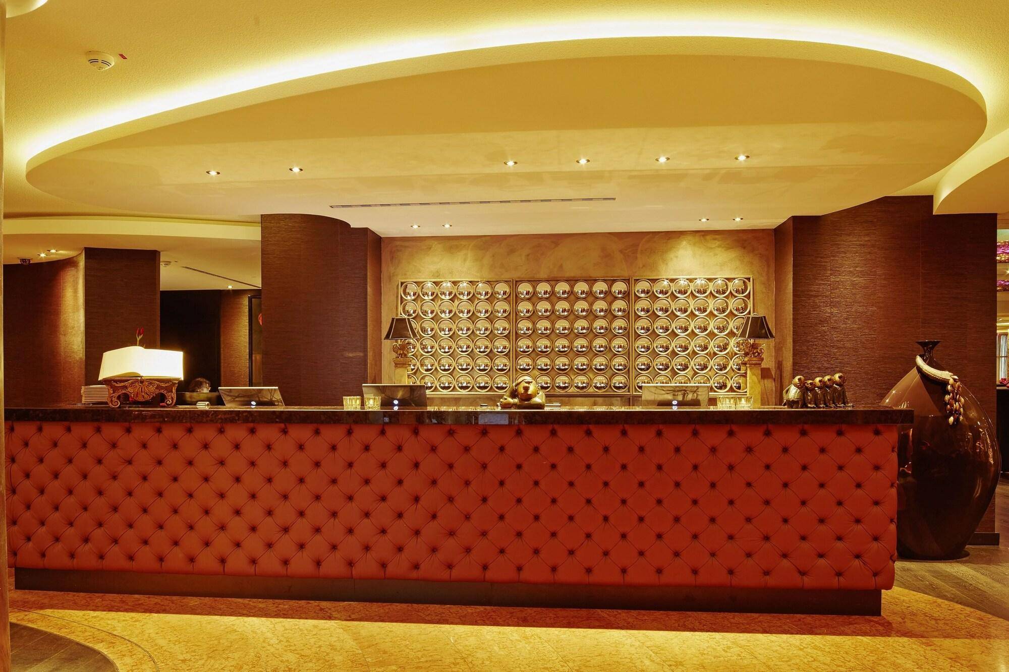 Savoy Hotel 2