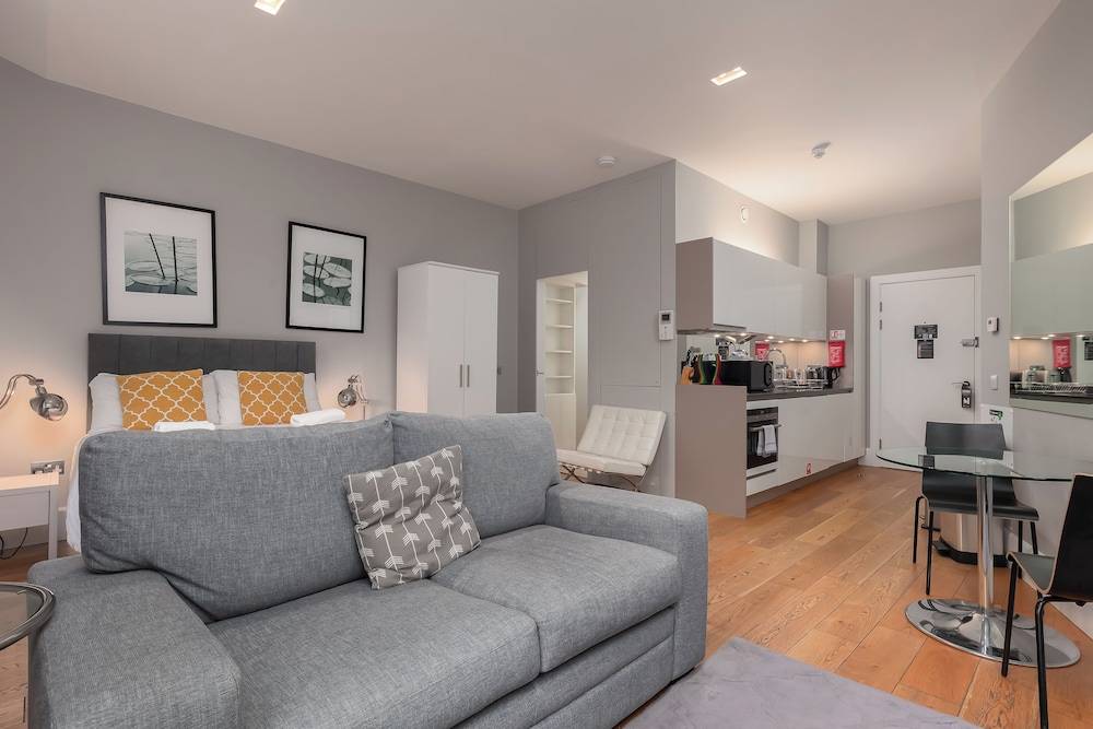 Destiny Scotland - St Andrew Square Apartments 1