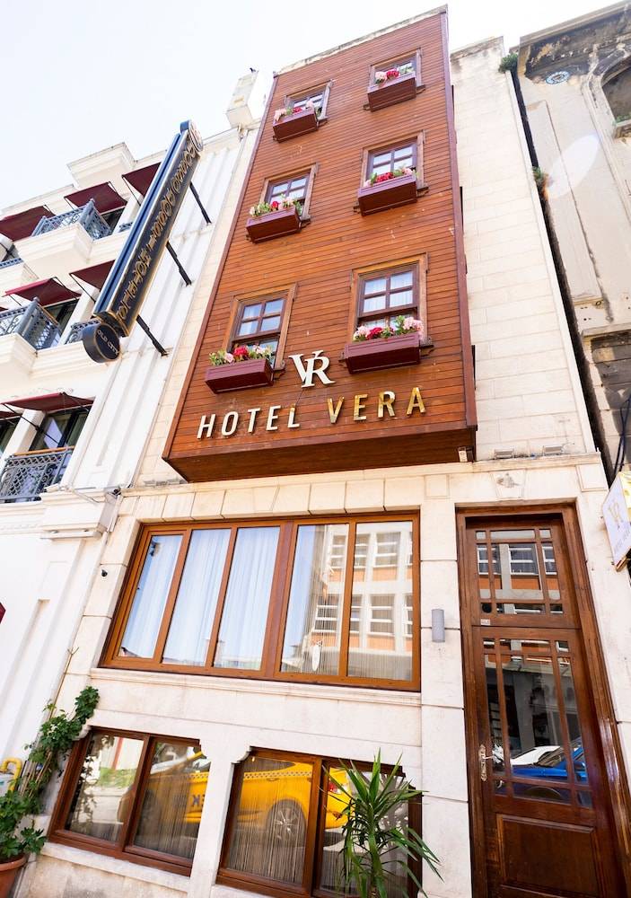 Cheers Vera Edition Hotel 1