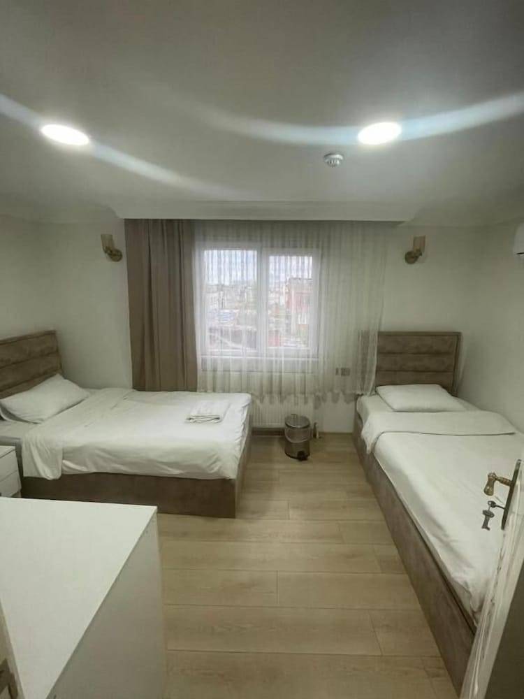 AVRASYAQUEEN HOTEL 1