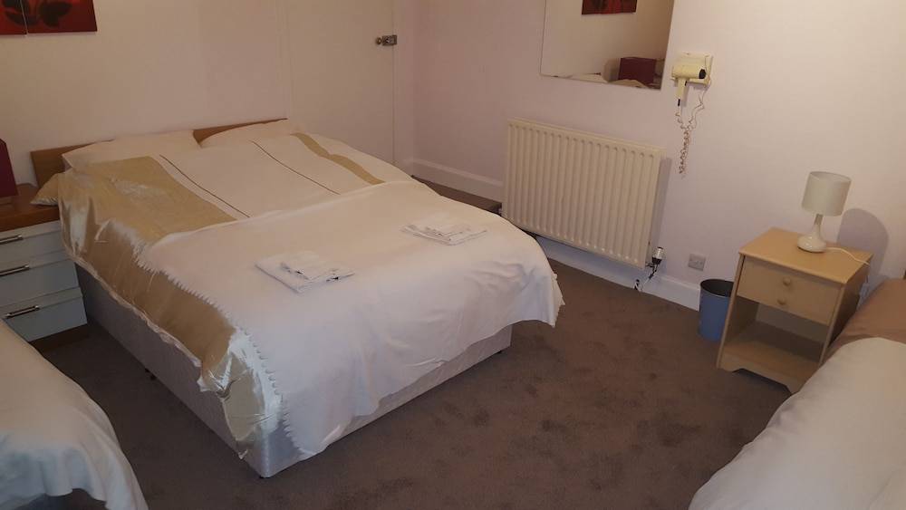Sakura Edinburgh Guest House 2