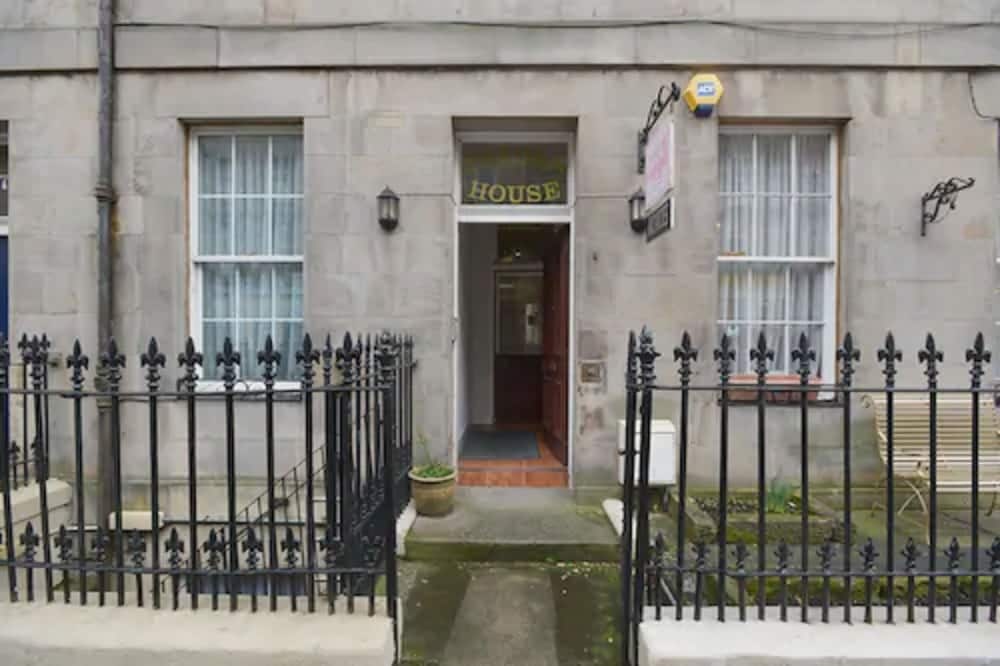Sakura Edinburgh Guest House 1
