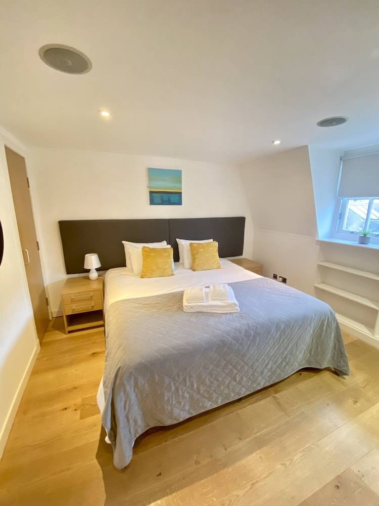 CS Exclusive Apartments of Princess Street West End 1