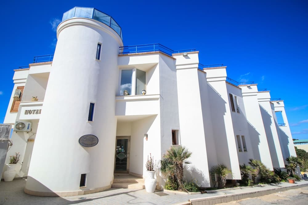 Hotel Il Faro Della Guitgia Tommasino 1