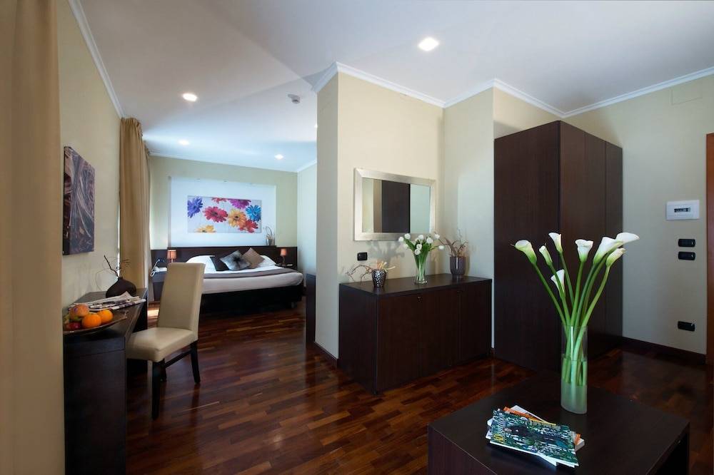 Garden Hotel 1
