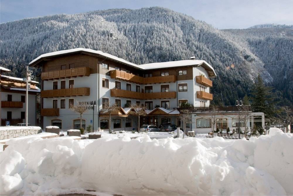 Ariston Lake View Hotel 1