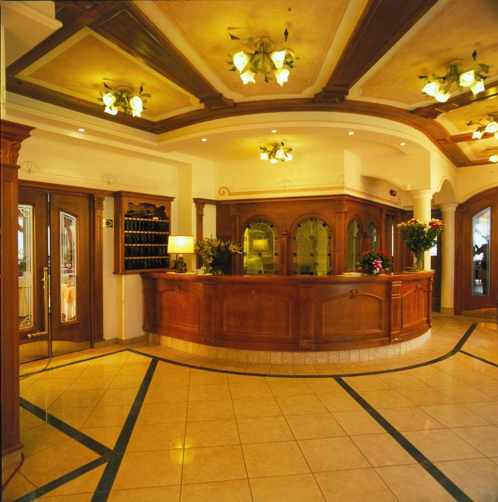 Ariston Lake View Hotel 2