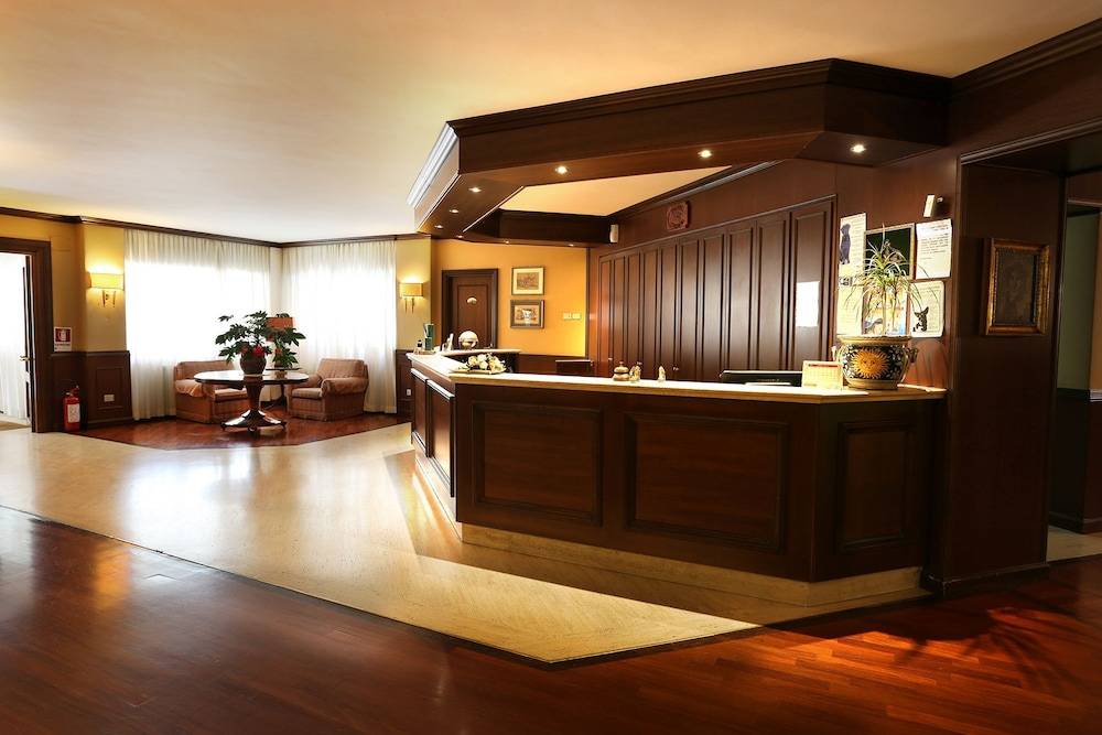 Hotel Corona 2