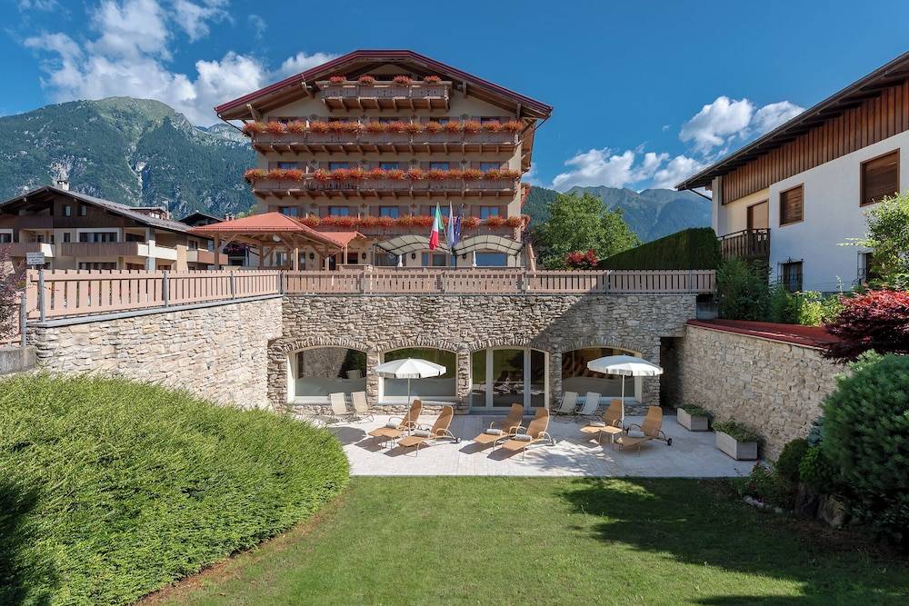 Beverly Alps Hotel & Spa 1