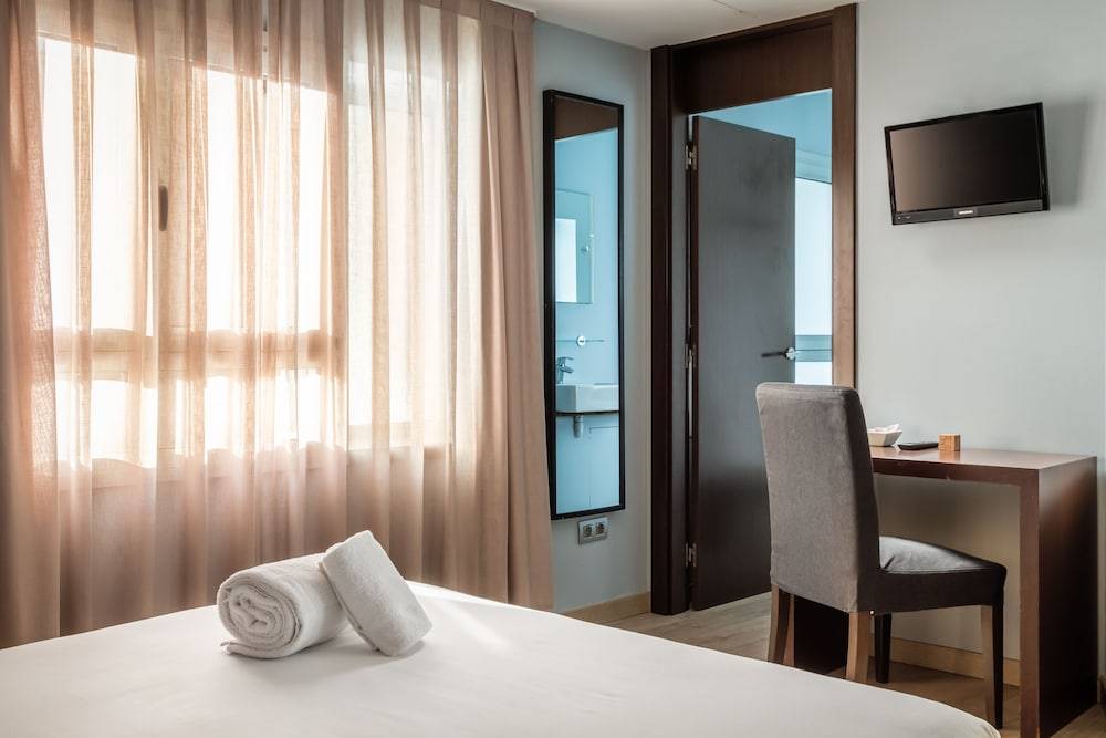 Hotel Madanis Liceo 2