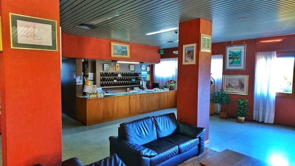 Hotel Holidays 2
