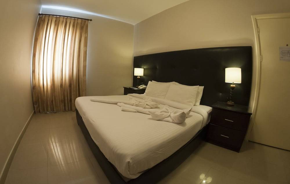 La Maison Hotel 1