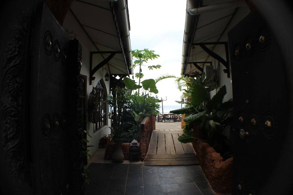 Langi Langi Beach Bungalows 2