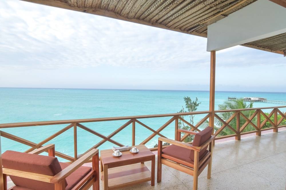 Mnarani Beach Cottages 1