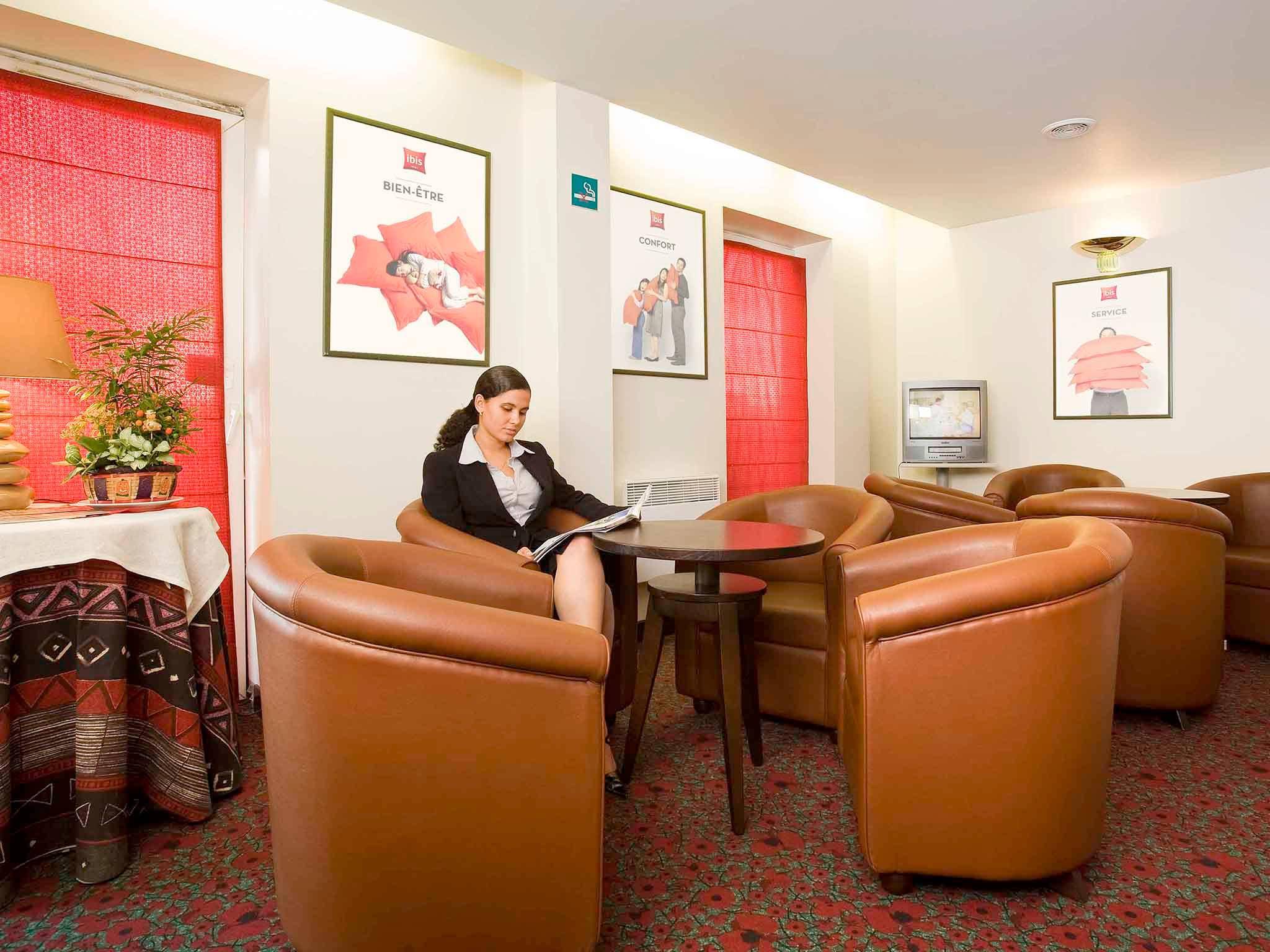 Hotel Mermoz Paris Le Bourget 2