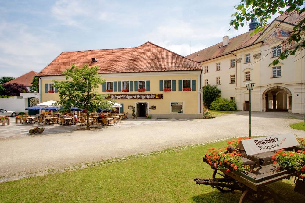 Hotel-Restaurant Mayerhofer 1