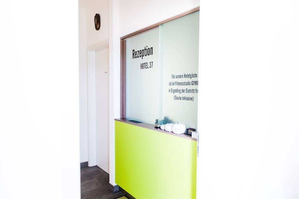 Hotel 37 2