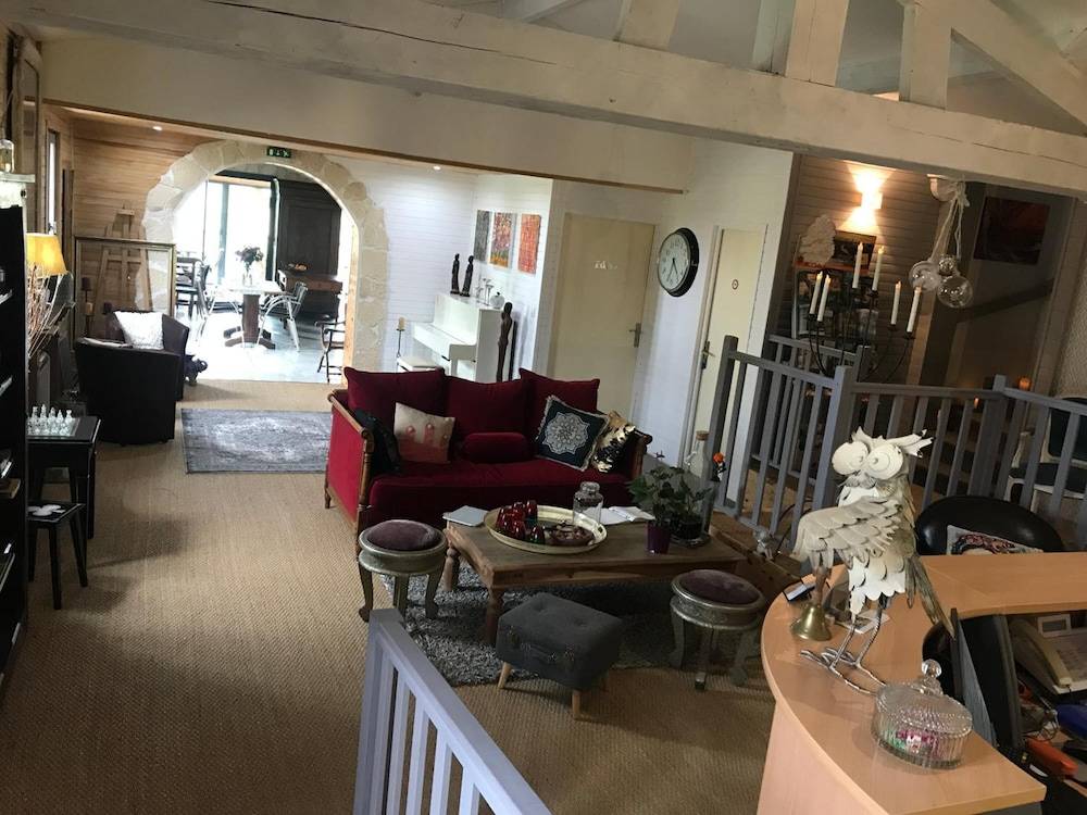Hôtel Bien-Être Aux Cyprès de Marquay-Calme et élégance-Laissez-vous porter par une ambiance chaleureuse où chaque instant compte-Découvrez un havre de paix où nature et confort se marient pour vous o 2