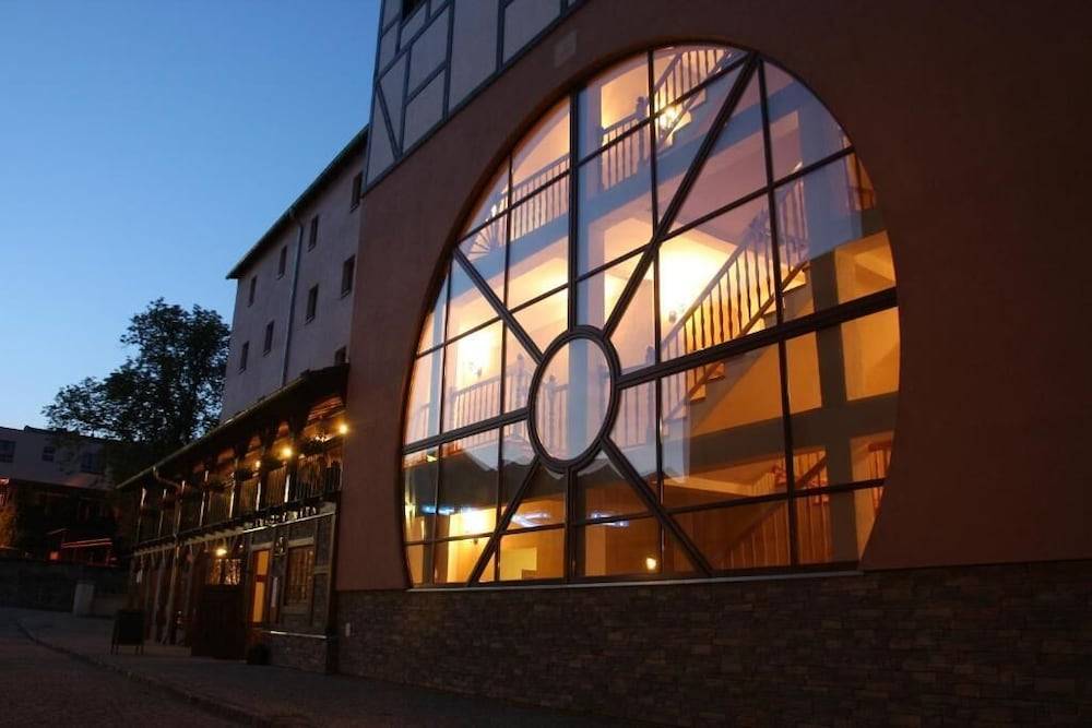Hotel Zamkowy Młyn 1