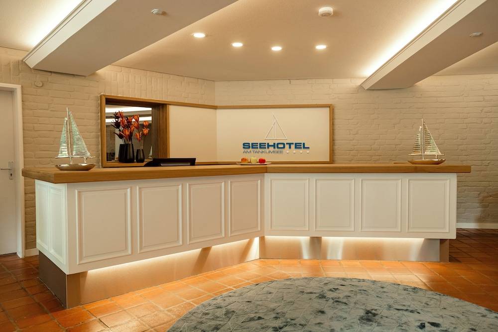 Seehotel am Tankumsee 1