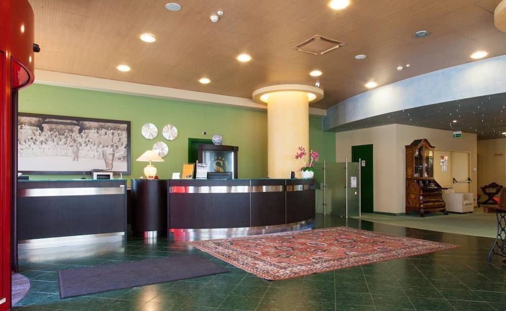 Hotel Senator 2