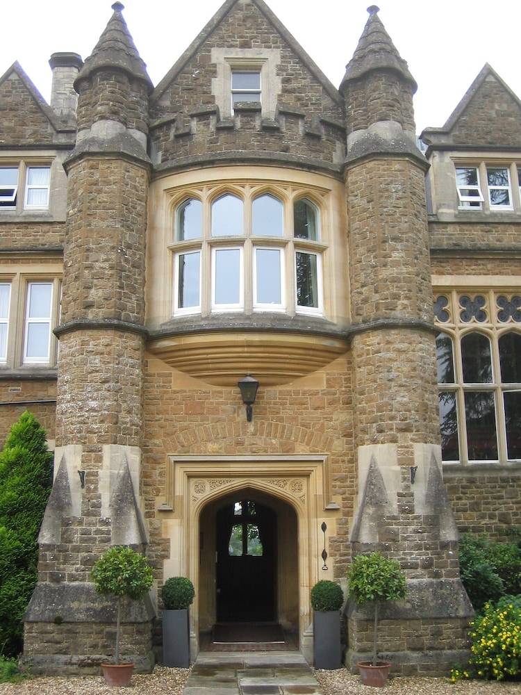 Hartsfield Manor 2