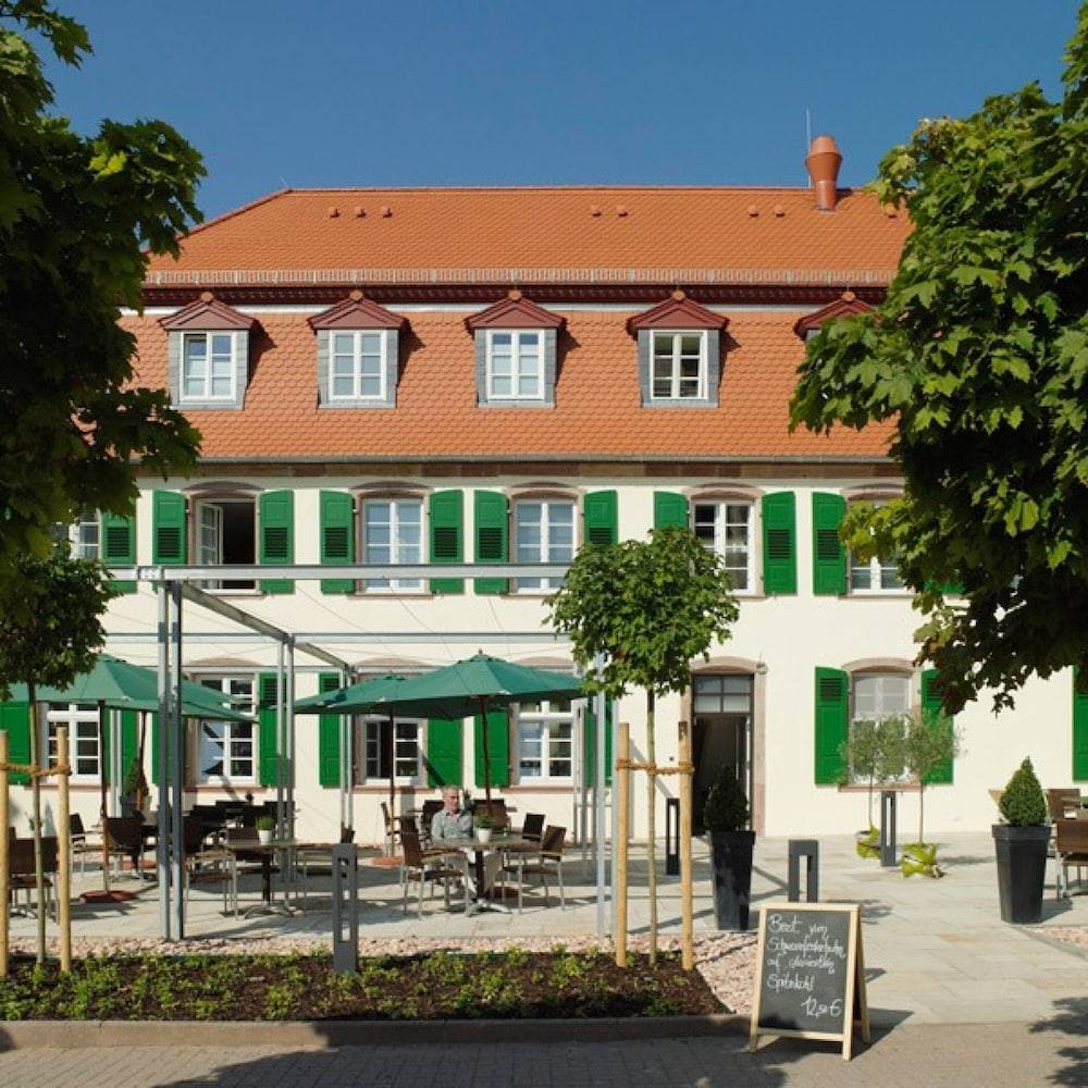 Schlosshotel Bergzaberner Hof 1