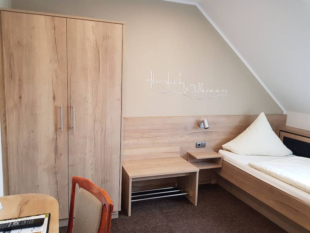Hotel Restaurant Zur Neroburg 2