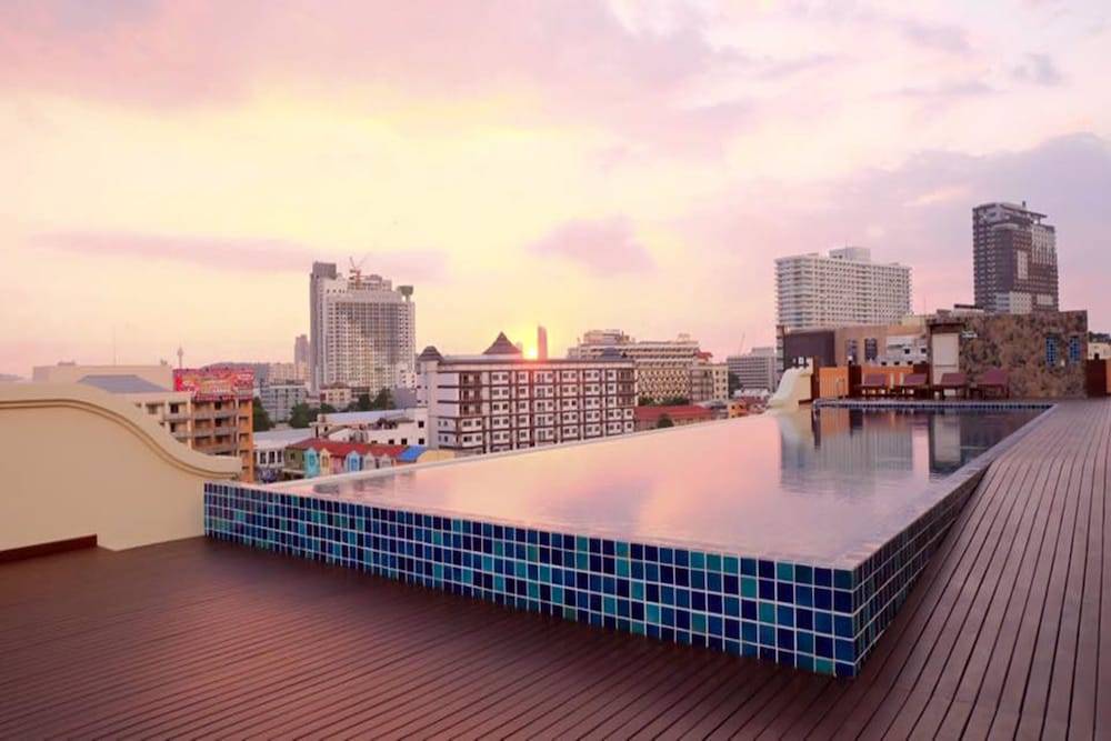Dhotel Pattaya 1