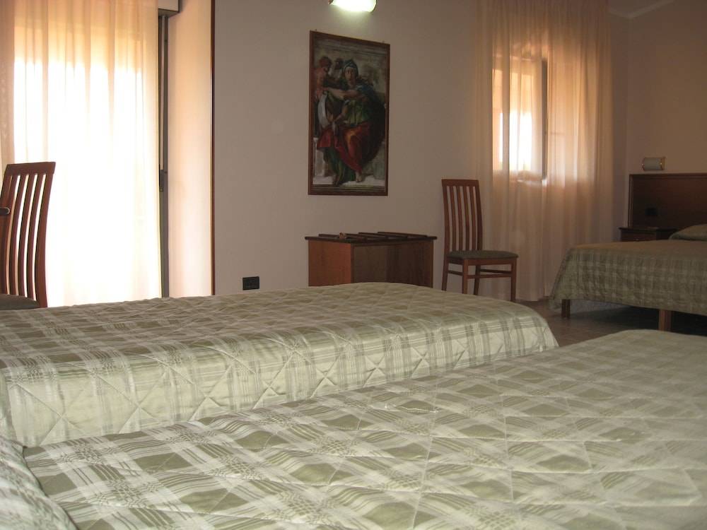 Pausania Inn 1
