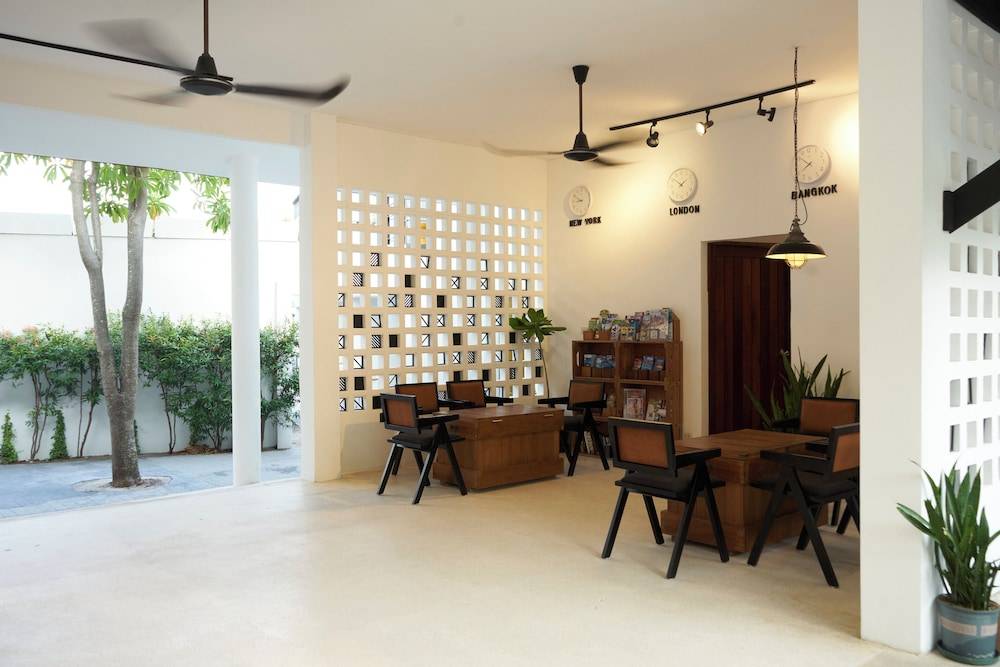 Escape Beach Resort - New Look & Improved 2