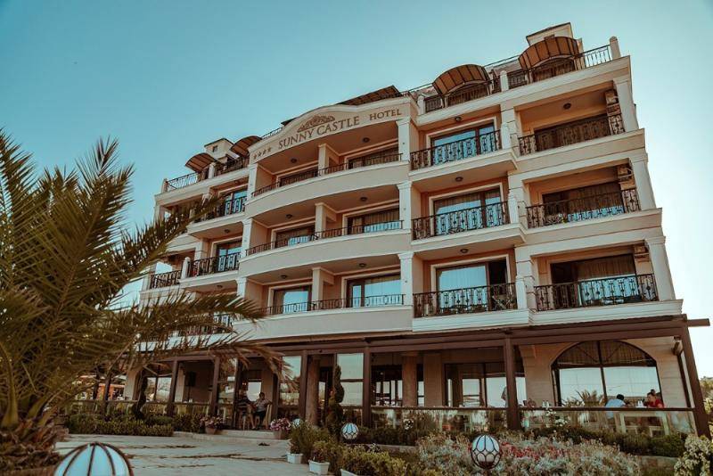 Sunny Castle Hotel - All Inclusive, Beach and Free parking 2