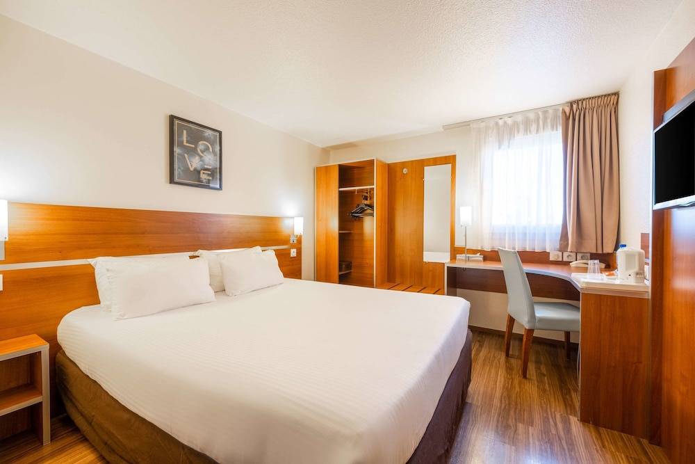 Comfort Hotel Aeroport Lyon St Exupery 1