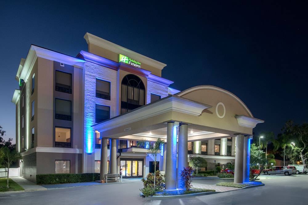 Holiday Inn Express & Suites BARTOW by IHG 1