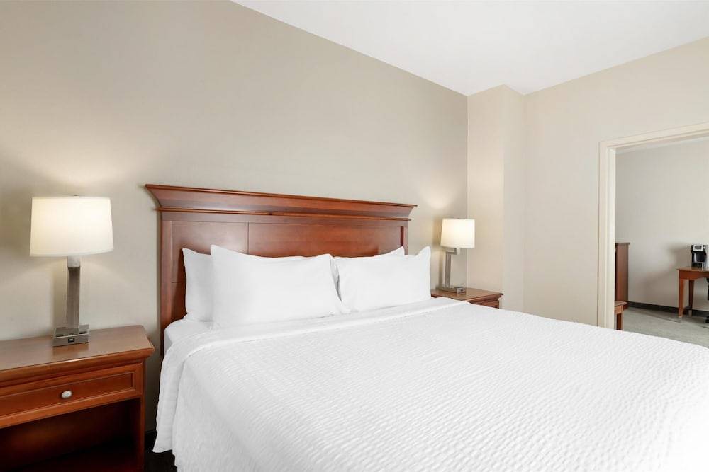 Best Western Plus Executive Hotel & Suites 1