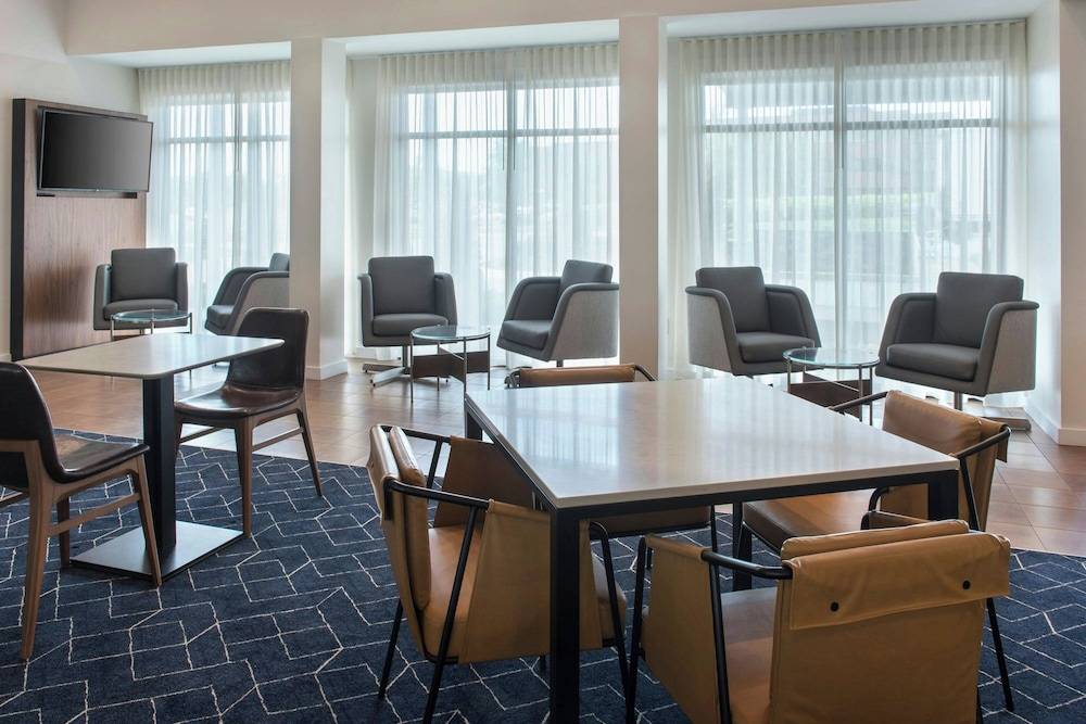 Courtyard by Marriott Silver Spring North/White Oak 2