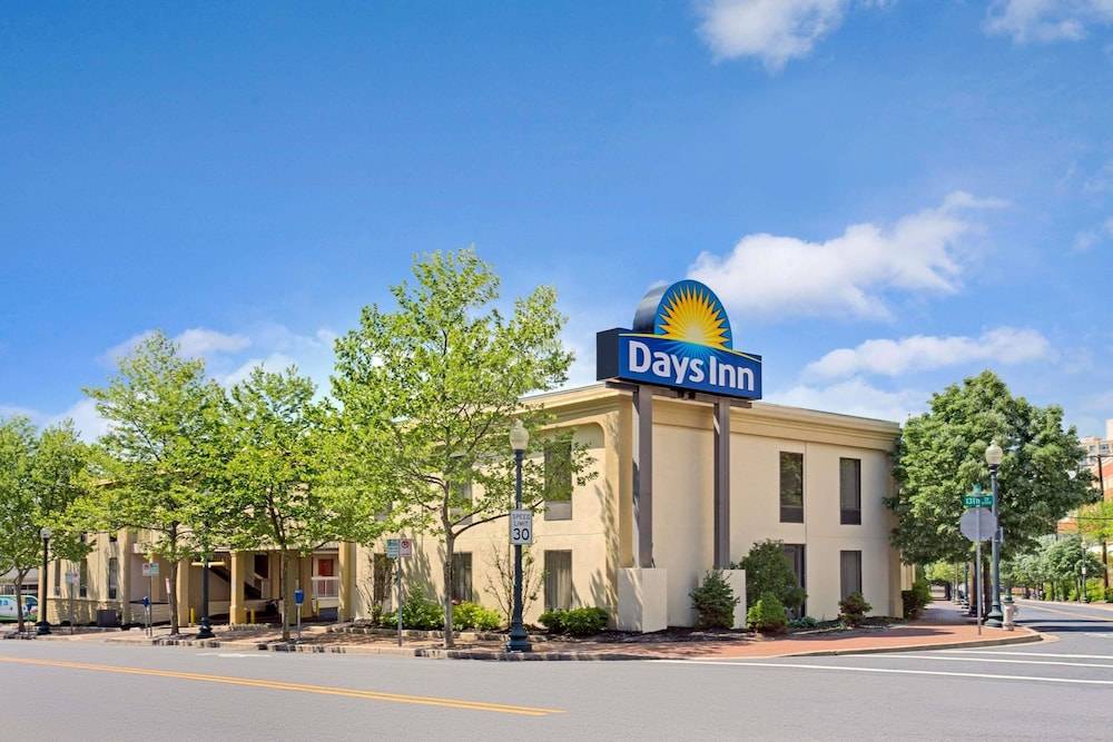 Days Inn by Wyndham Silver Spring 1
