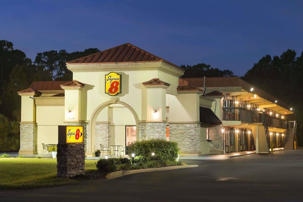 Super 8 by Wyndham Ormond Beach 1