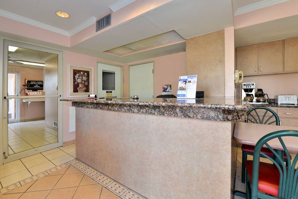 Anthony Inn 2