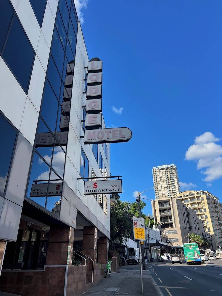 Edgecliff Lodge Motel 1