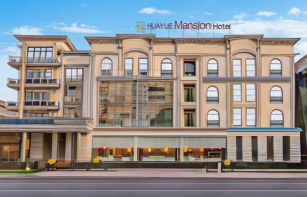 Huayue Mansion Hotel 1