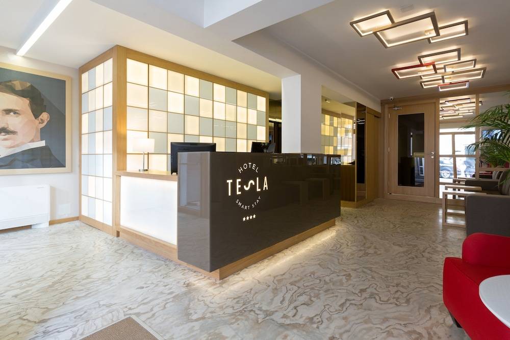 Hotel TESLA - Smart Stay Garni 2