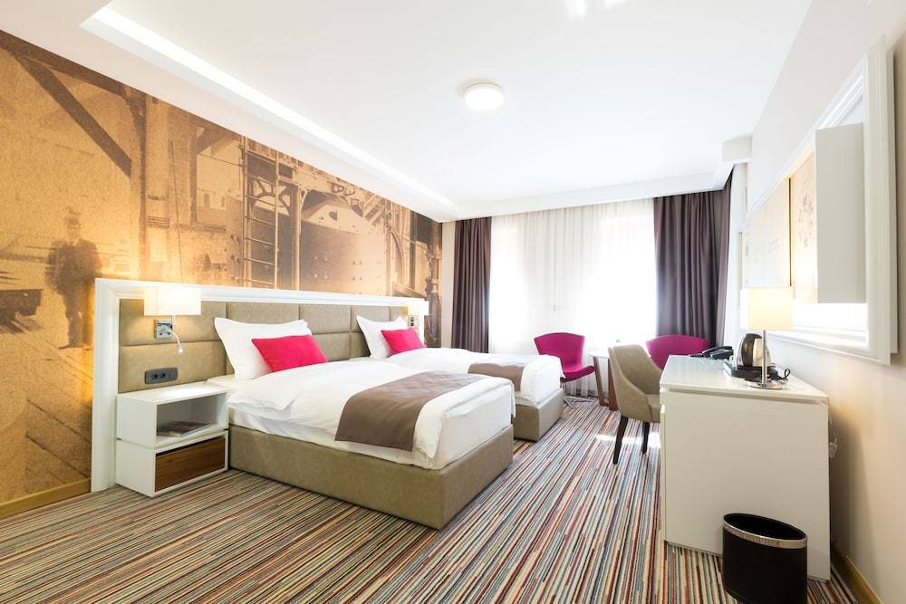 Hotel TESLA - Smart Stay Garni 1