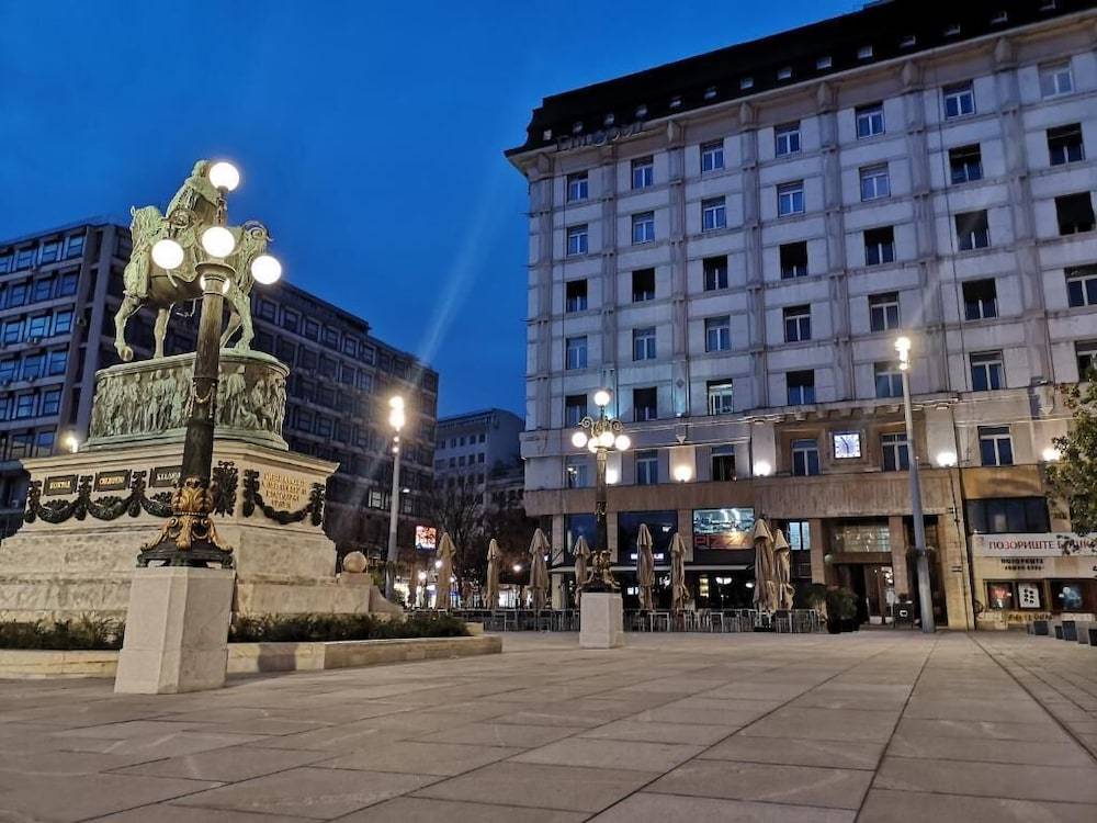 Five Points Square - City Center 1