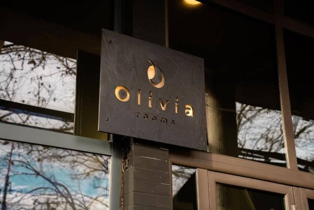Olivia Rooms 1