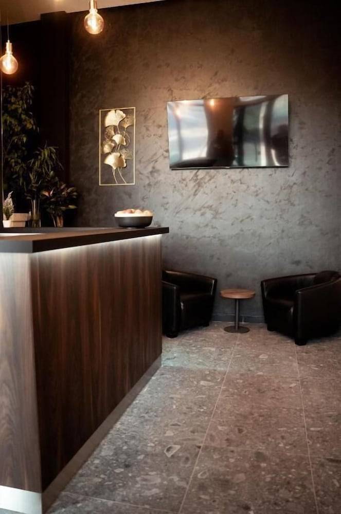 Olivia Rooms 2