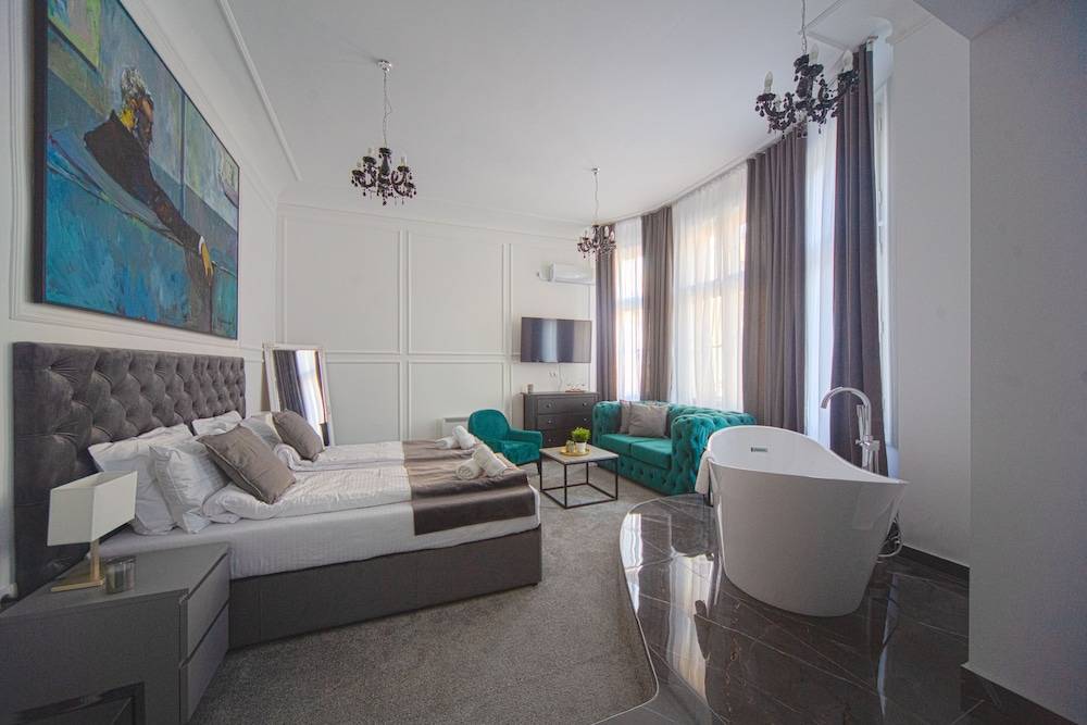 Kings Palace Suites 1