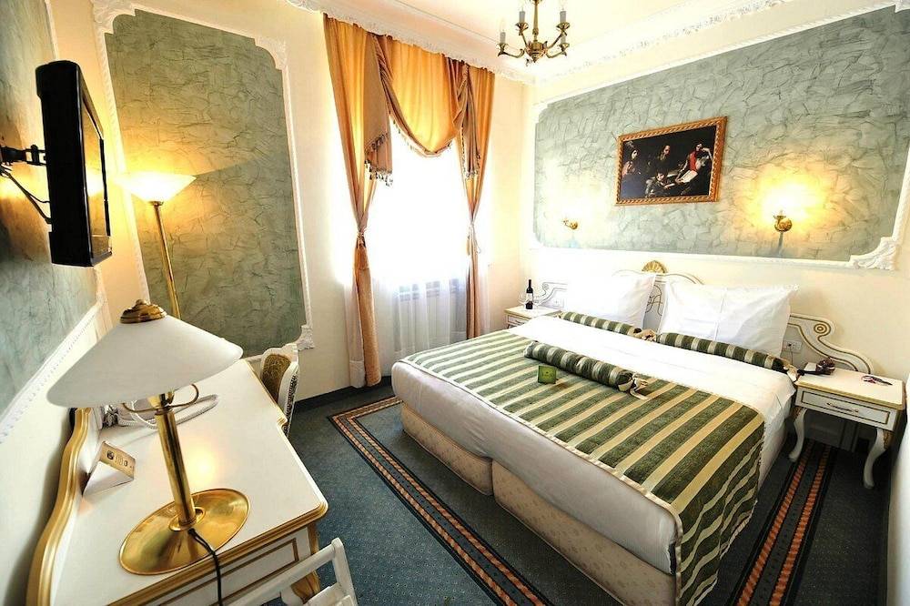 Queen's Astoria Design Hotel 2